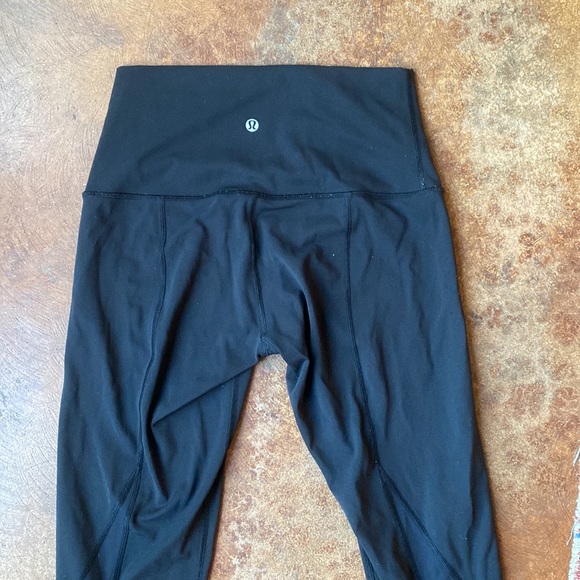 Lululemon Wunder Under Scalloped Hem High-Rise Luxtreme 23” Black Legging, Sz 6 - Picture 3 of 4